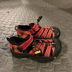 Keen Newport Sandals Size 9 Kids Toddler Red Black Watershoes Waterproof